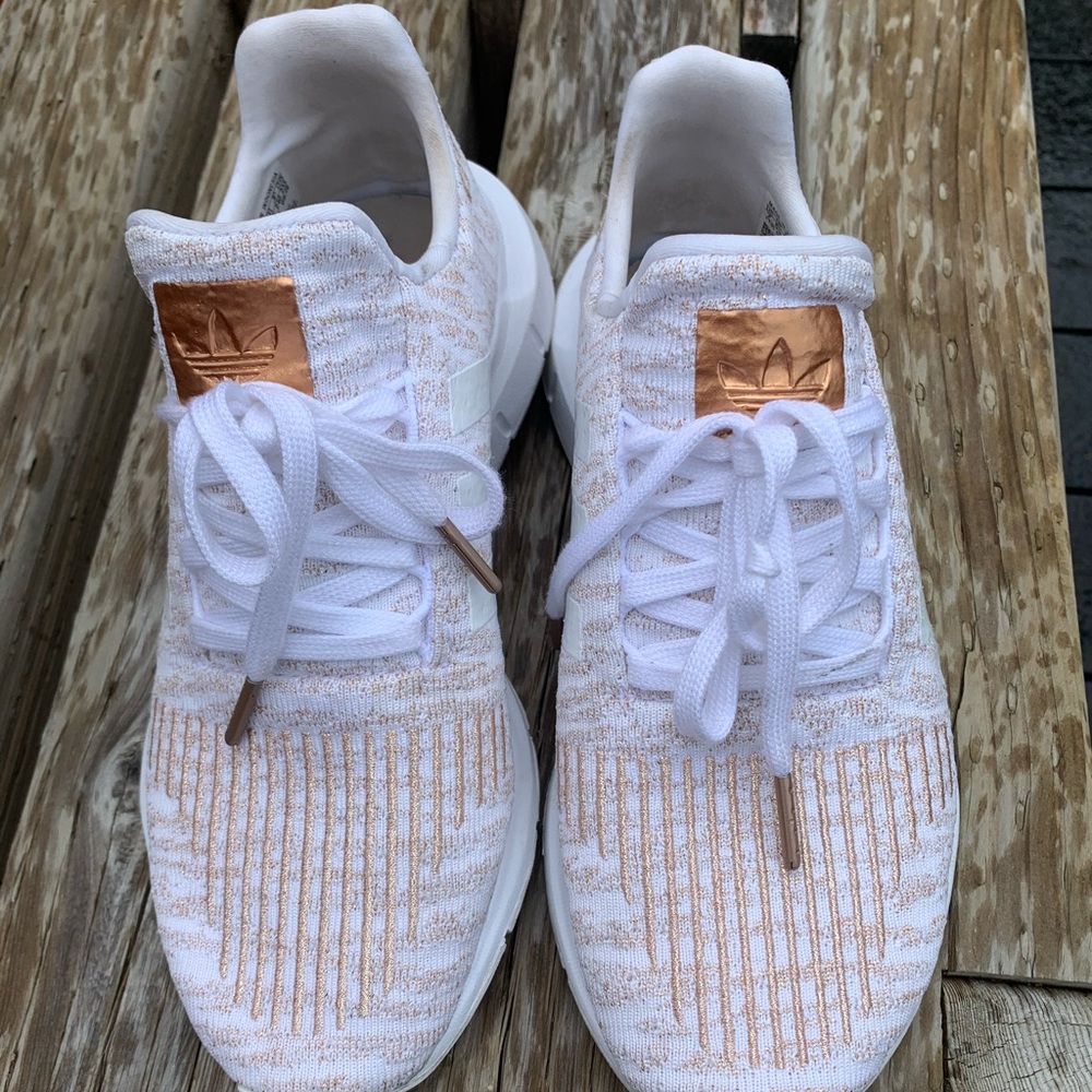 Adidas rose gold swift run